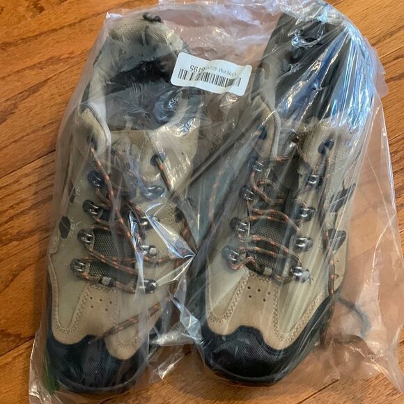CC-Los Men’s hiking brown and tan waterproof shoes..  NWT main image 13